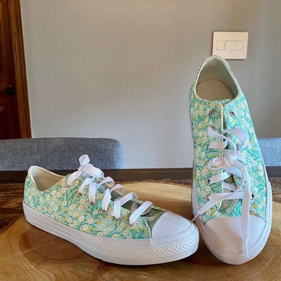Converse Other - Converse Kids Chuck Taylor All Star Floral, Size 5